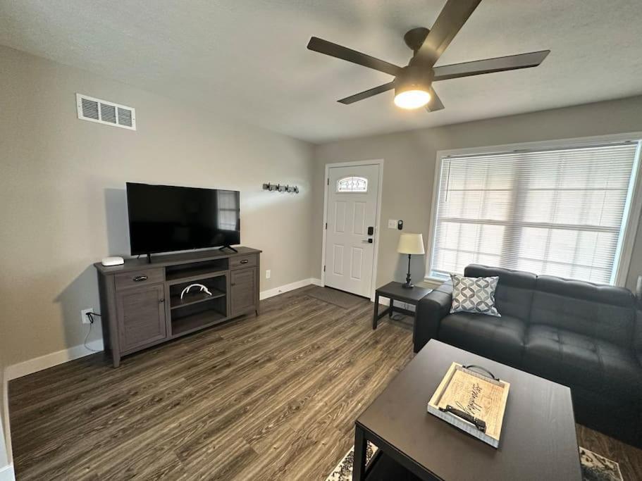 Suite 2 Butler Bagian luar foto